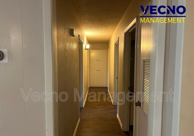 Building Photo - 3643 Richwood Dr