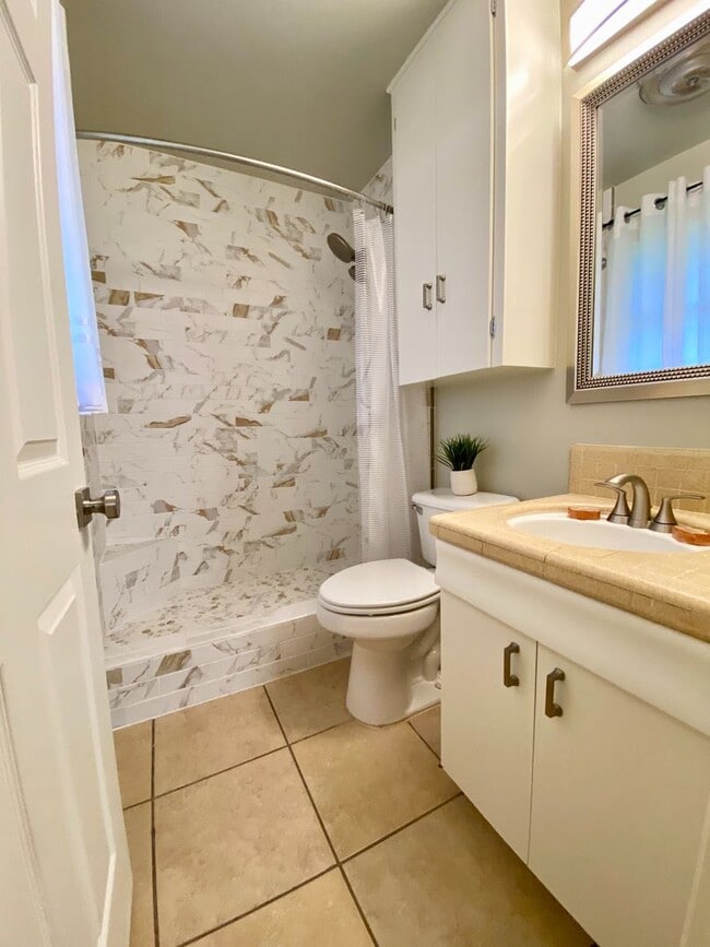 Building Photo - Colonies North Home with 3 BD | 2 BA Available JULY 2026!!