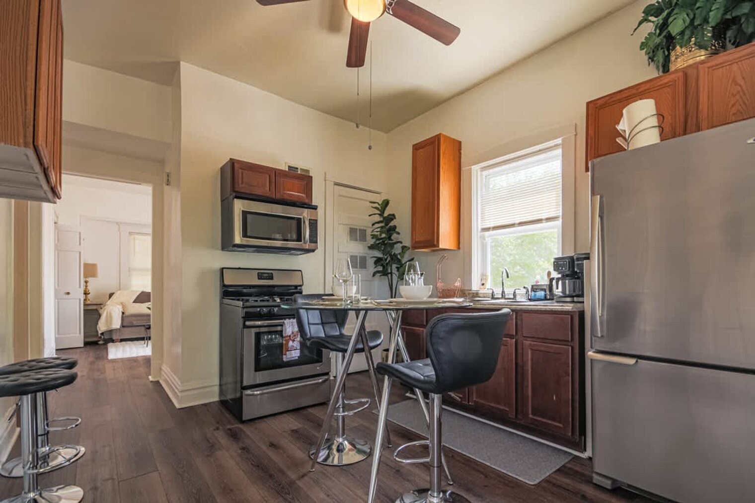 Building Photo - 839 Dunlop Ave