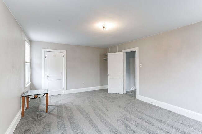 Building Photo - 168 8th St
