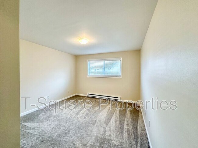 Building Photo - 325 5th Ave S