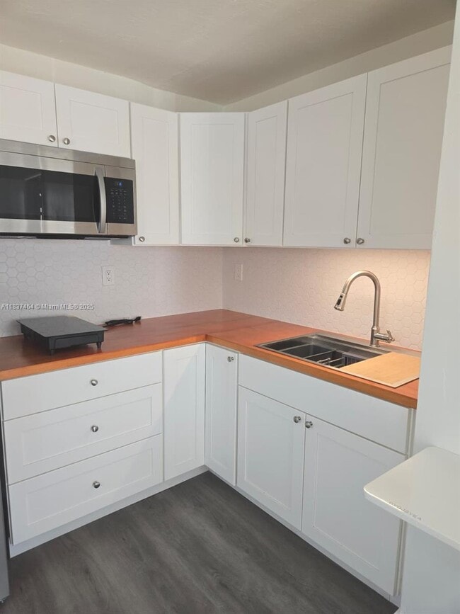 Primary Photo - 2115 N 17th Ct