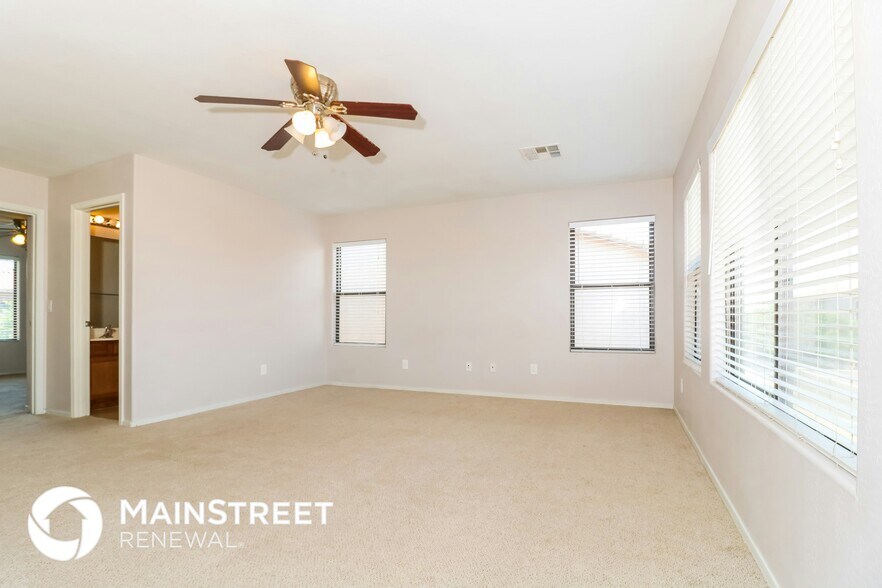 Building Photo - 2160 E Greenlee Ave