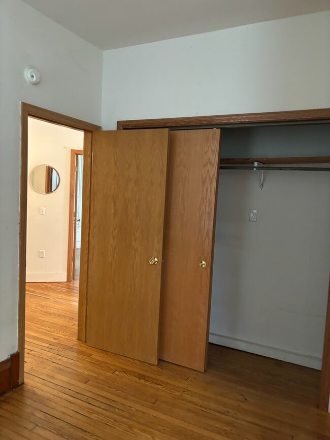 Building Photo - 129 E Gorham St
