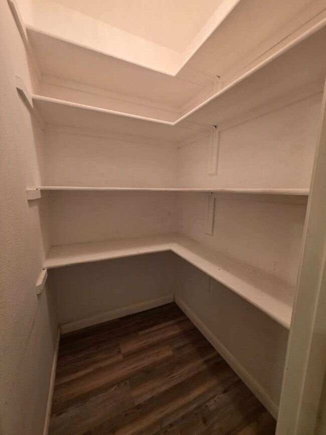 Building Photo - Updated 3/2 Duplex Near Shopping in San Antonio