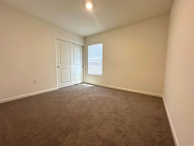 Building Photo - Beautiful Single Story Home Ready To Be Called Home!
