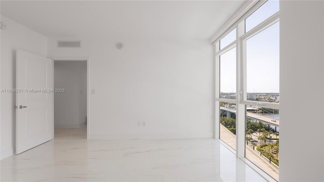 Building Photo - 400 Sunny Isles Blvd