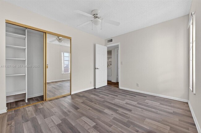 Building Photo - 3100 Riverside Dr