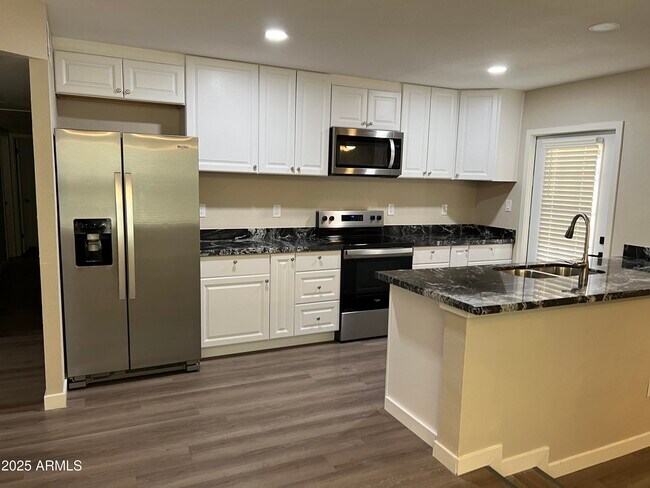 Building Photo - 10801 N 43rd Dr