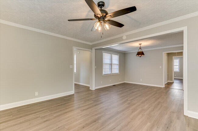 Building Photo - 3210 York Dr
