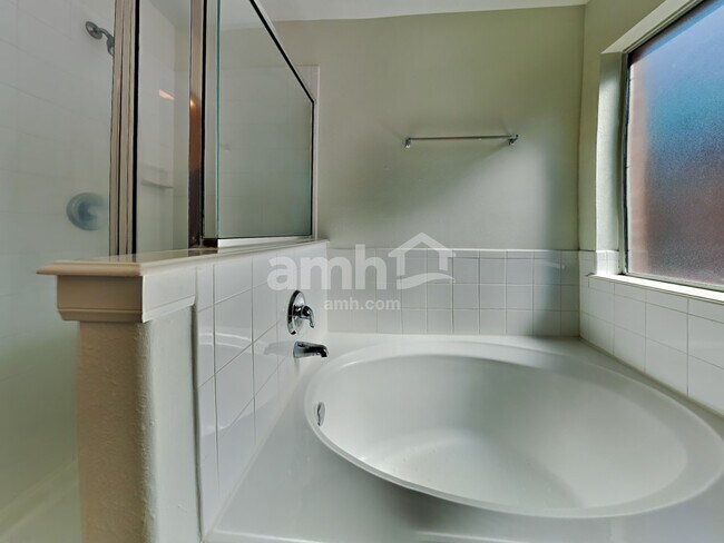 Building Photo - 2602 Daryns Landing Dr