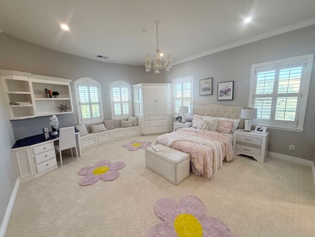 Building Photo - Luxury Two-Story 4BD/4.5BA Home, Located i...