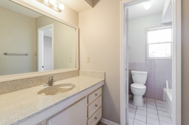 Building Photo - 222 Magic Oaks Dr