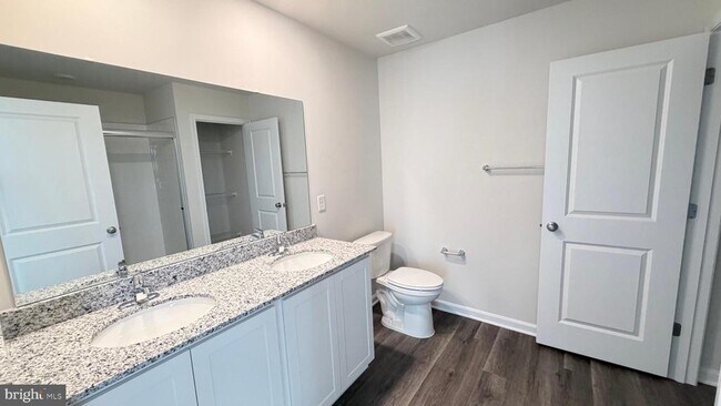 Building Photo - 107 Dinges St