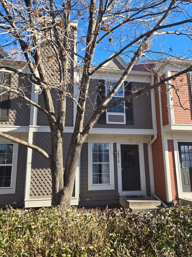 Building Photo - 2 Bedroom Townhouse with Unfinished Baseme...