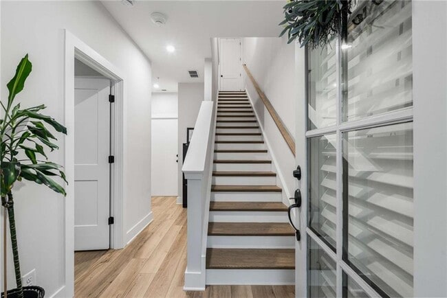 Building Photo - 1272 Longreen Ter NW