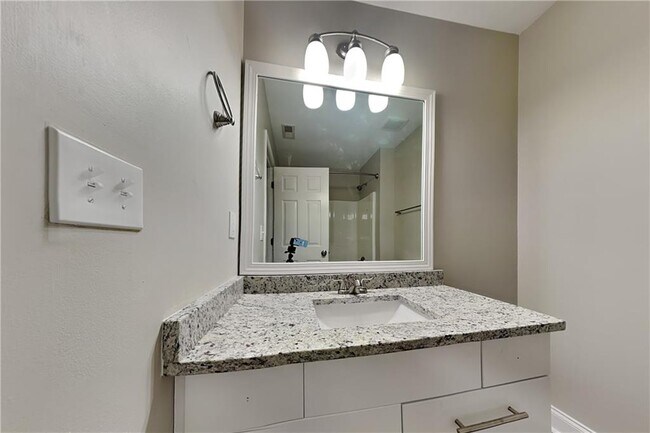 Building Photo - 4915 Wycliffe Dr SW