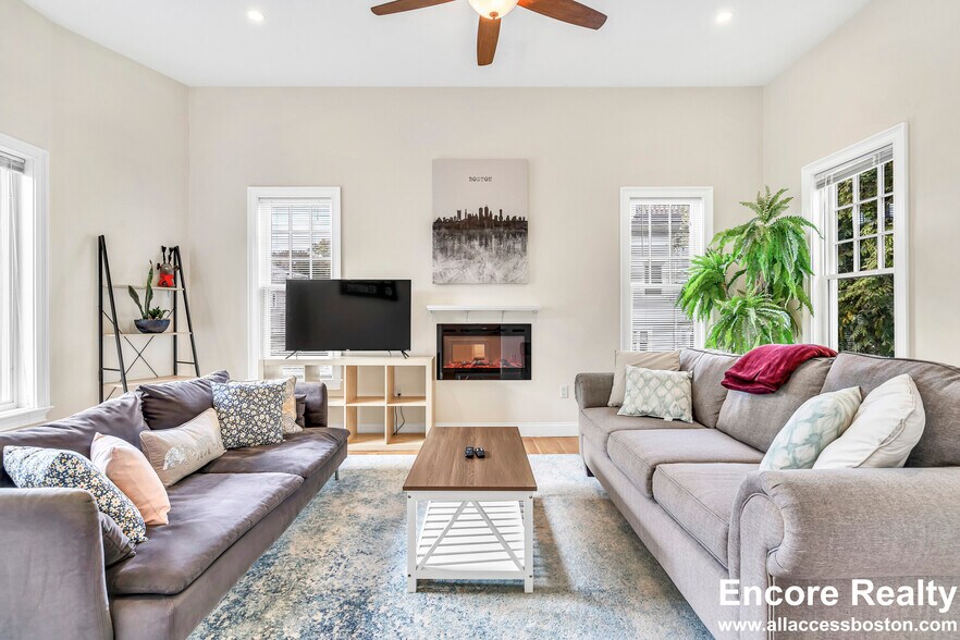 Building Photo - 9 Bradbury St