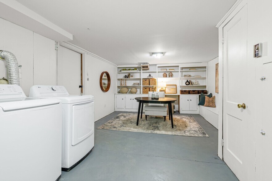 Building Photo - 508 S Westview Dr