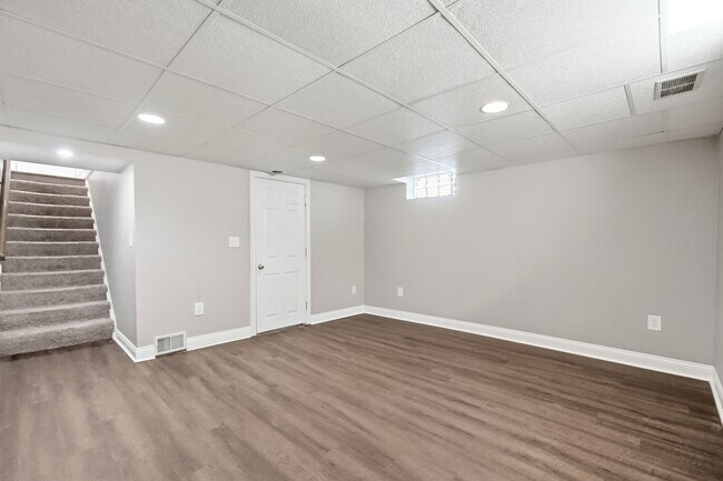 Building Photo - 908 Shroyer Rd