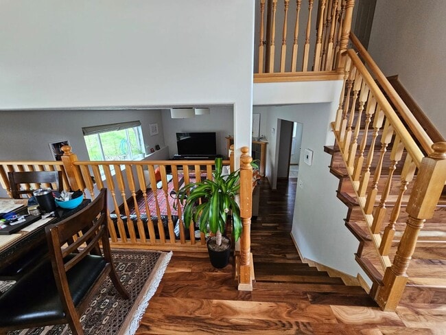 Building Photo - 4 bed/ 3 bath rental with a hot tub!