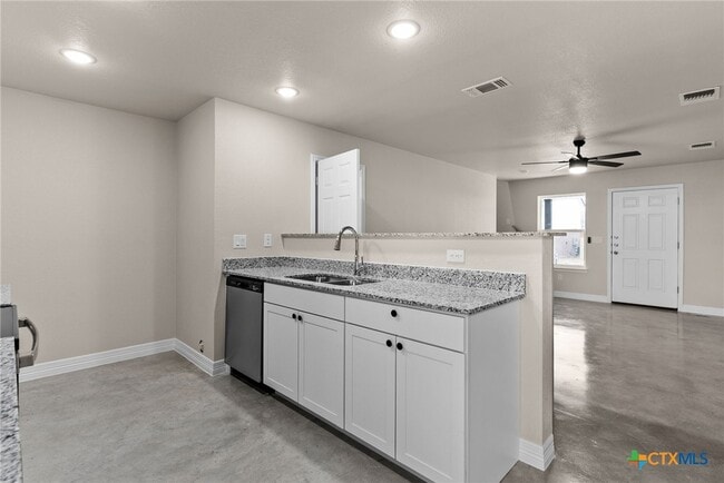 Building Photo - 803 Meadow Cir