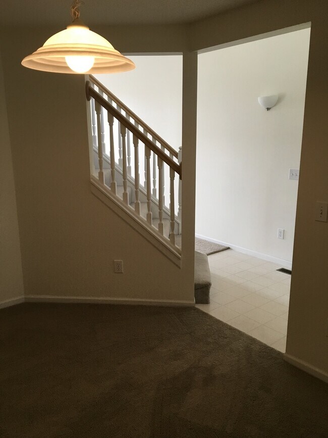 Building Photo - 931 Jasmine Dr