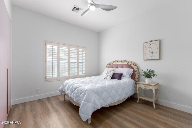 Building Photo - 11312 E Greenway Rd