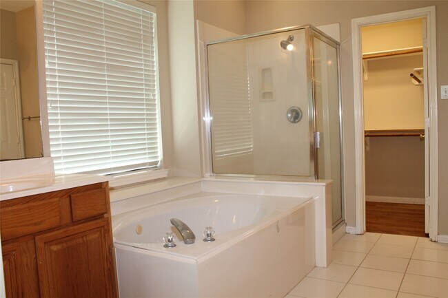 Building Photo - 3623 Chatwood Dr