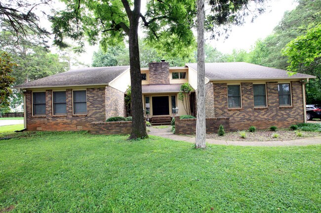 Building Photo - 1726 Wiltshire Dr