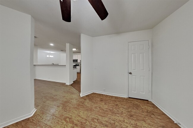 Building Photo - 10414 Falling River Dr