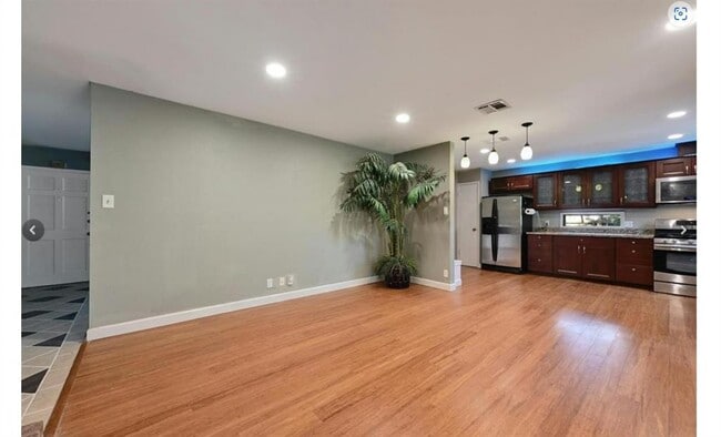 Building Photo - 2509 Little John Ln