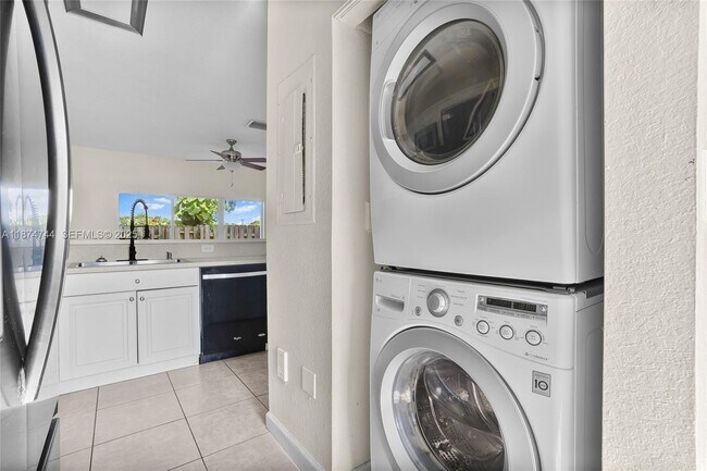 Building Photo - 1490 NE 33rd Ave