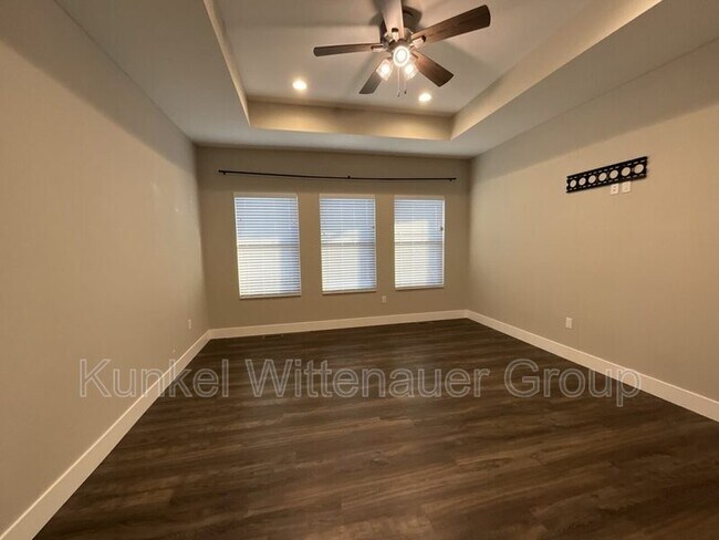 Building Photo - 1212 Hickory Point Dr