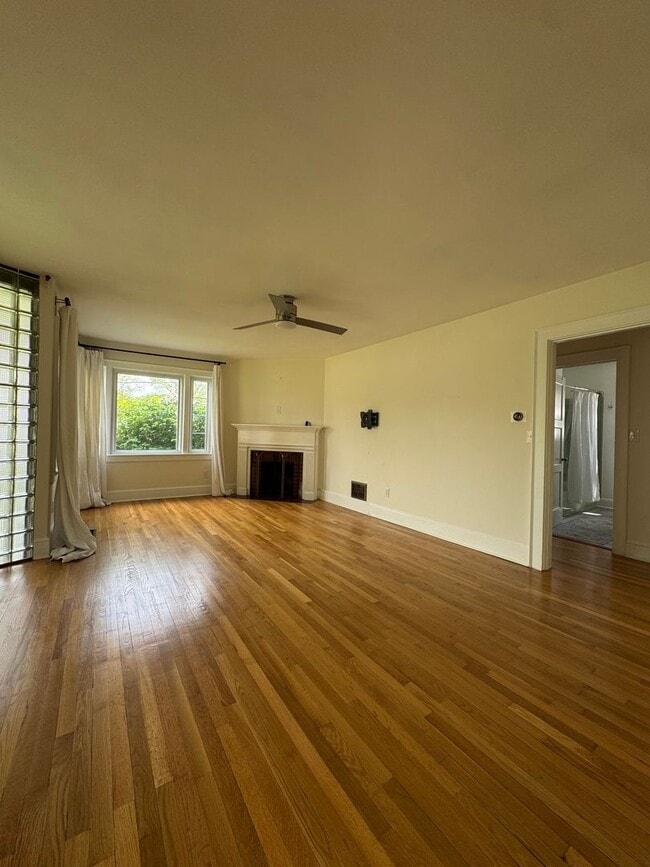 Building Photo - Unique and pristine home for rent in Cave Spring! 2BR 1.5 Bath