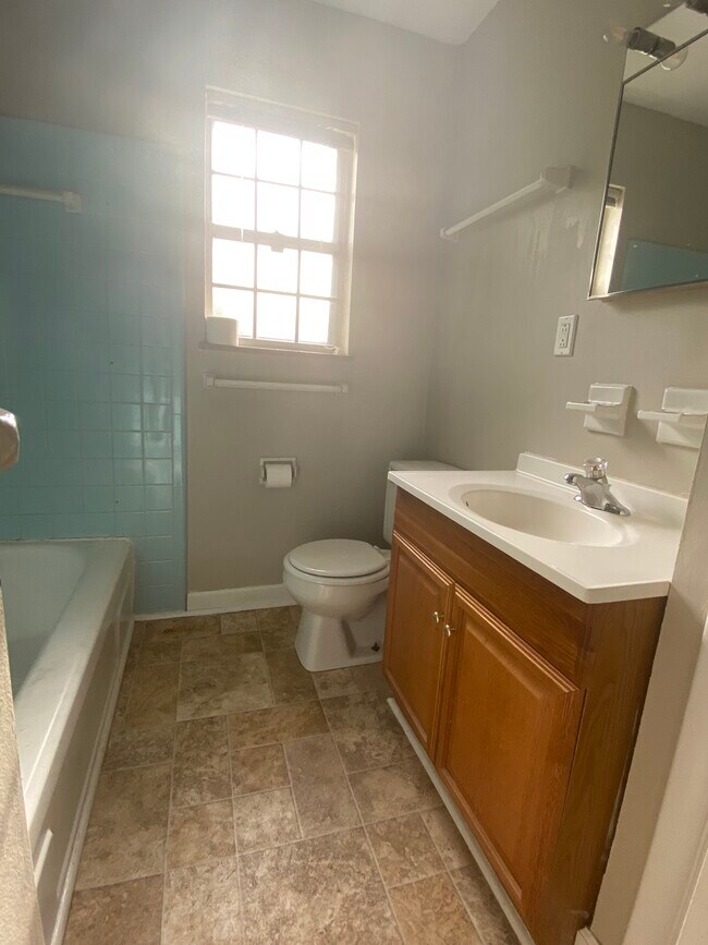Building Photo - 2711 Riedling Dr