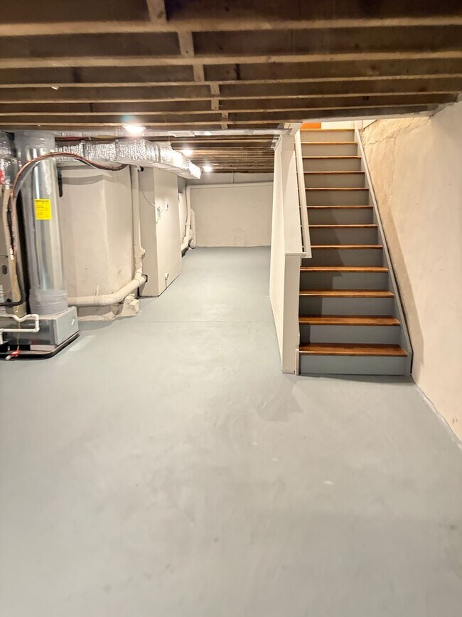 Building Photo - ??? NEWLY RENOVATED 3 BEDROOMS & 2.5 BATH HOUSE LOCATED IN HADDINGTON