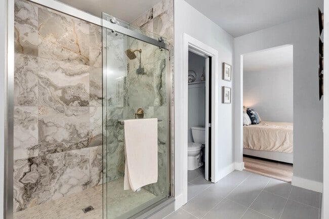 Building Photo - 428 W Swoope Ave