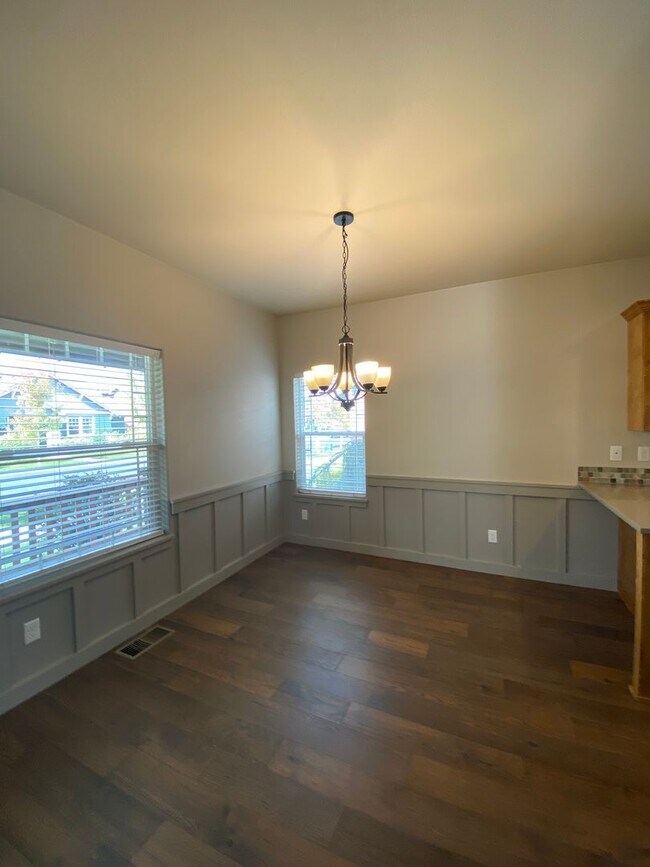 Building Photo - Spacious 3-Bedroom Home with Bonus Room in...