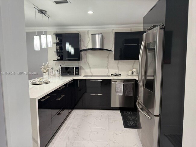 Building Photo - 2837 W 75th St