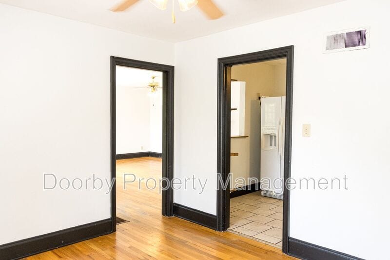 Building Photo - 219 Sequoia Dr