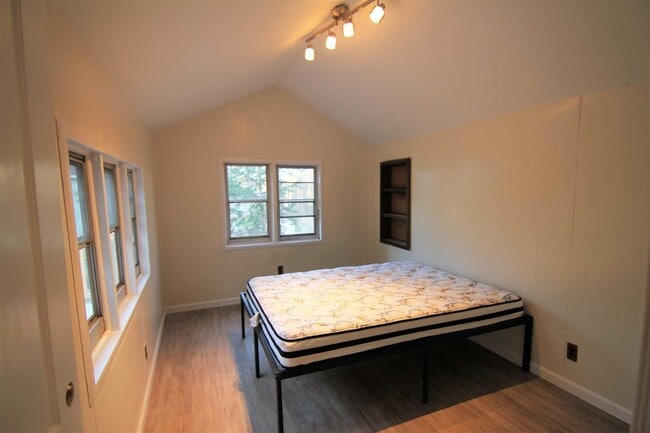 Building Photo - 71 Miller Rd