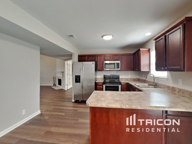 Building Photo - 820 Chickamauga Dr