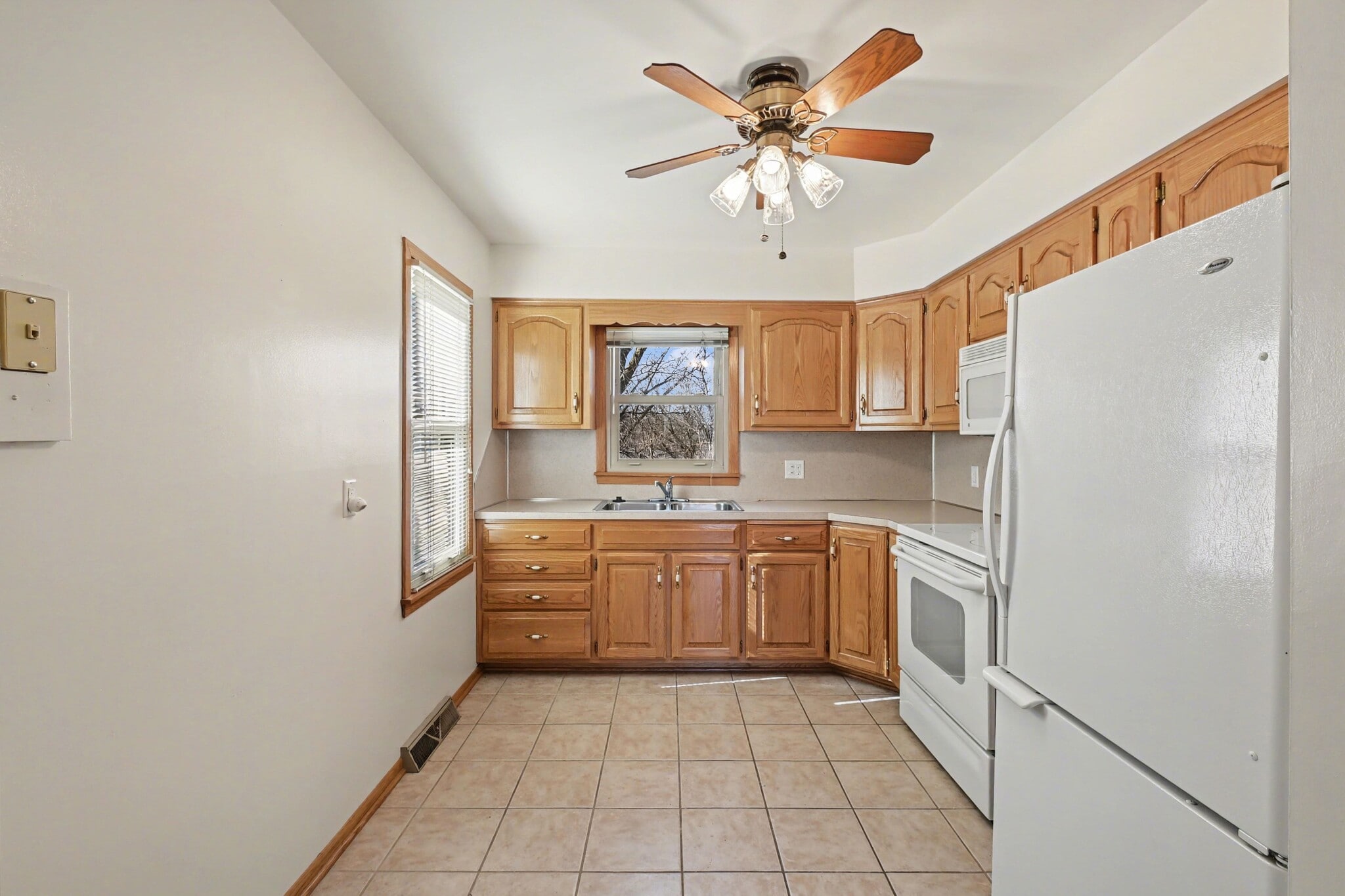 Building Photo - 2406 S 46th St