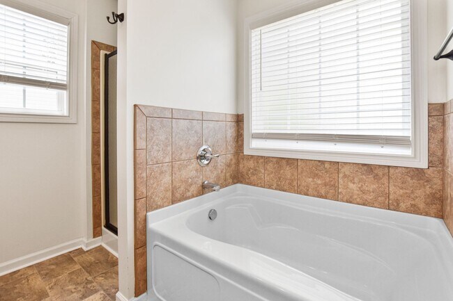 Building Photo - Pet Friendly Three Bedroom with Bonus!