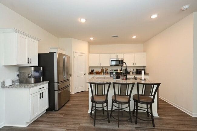 Building Photo - **RARE FIND: LIKE NEW, ONE-OWNER, 5-BED, 3-BATH HOME BUILT IN 2025 IN A NEIGHBORHOOD WITH RESORT-...