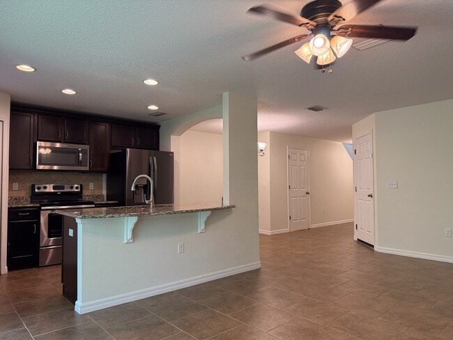 Building Photo - 2742 Birchcreek Dr