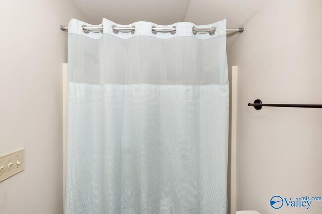 Building Photo - 230 Bishop Farm Way