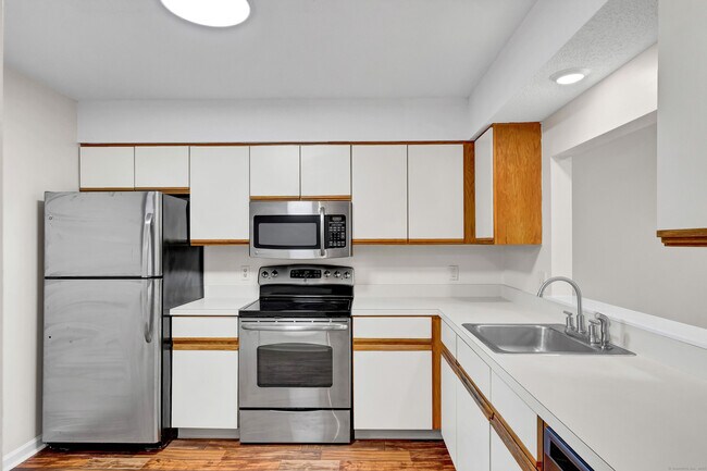 Building Photo - 42 Simsbury Landing