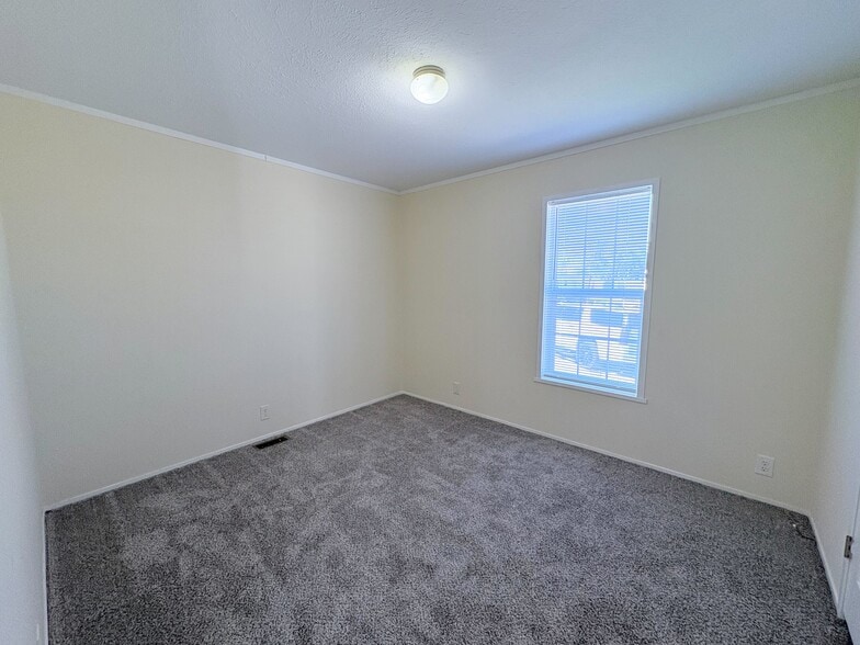 Building Photo - 10610 State Rte 762